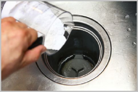シンクの掃除は蛇口周りと排水口で洗剤が違う