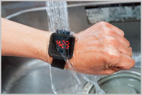 デジタル時計を100均で買って完全防水化する
