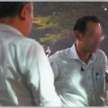公安警察は耳にかけるPチャンイヤホンが目印