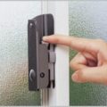 窓のクレセント錠は空き巣対策にならない理由