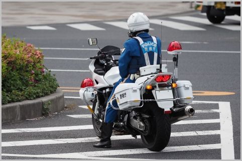 白バイが待機する「違反者が出やすい信号」とは