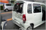 事故車を見分けるポイントはトランク床下のシワ