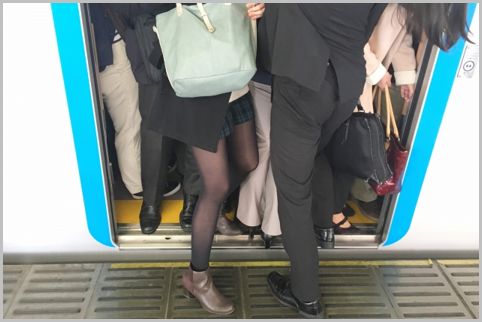 通勤電車で座る確率がアップするテクニック3つ