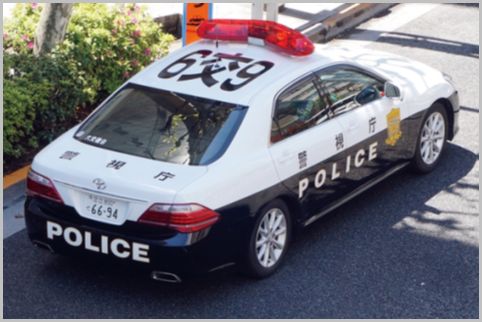 交通取締りが専門の白黒パトカーを見分ける方法