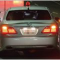 覆面パトカーを後方から判別できるポイントとは