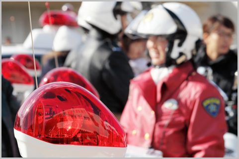 女性警察官が合コンで誤解されがちな職業とは?