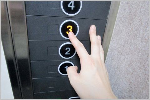 エレベーターのキャンセルは二度押し?長押し?