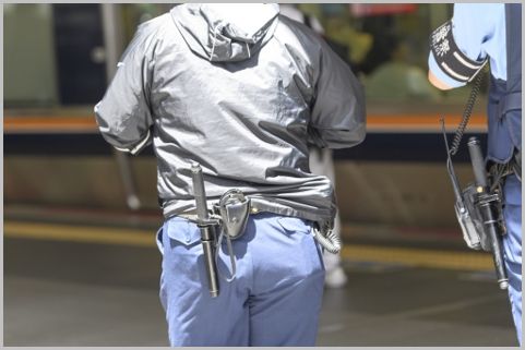 警察が防犯カメラの映像から犯人を追跡する手法