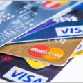 デビットカードはどの銀行を選ぶと一番おトク？