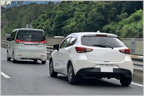 あおり運転より厄介「つきまとい運転」の対処法
