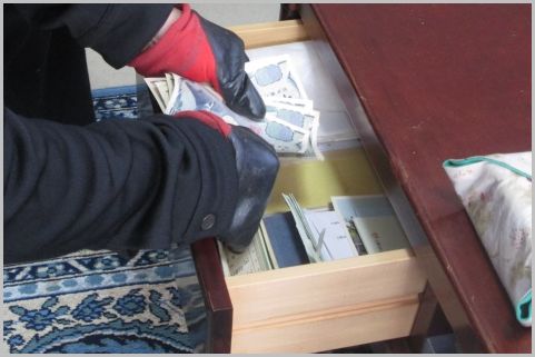 空き巣対策「現金」を隠してはいけない場所は?