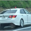 高速道路で取り締まり中の覆面パトカー内の会話