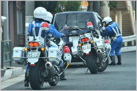 単独走行が基本の白バイが2台で走るときの任務