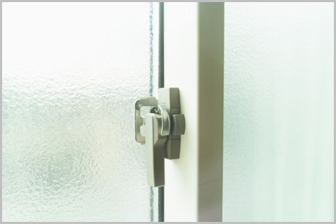 空き巣の侵入手口「ガラス破り」必要な対策は?