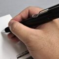 ペン型カメラはペン立てに挿して固定で撮影可能