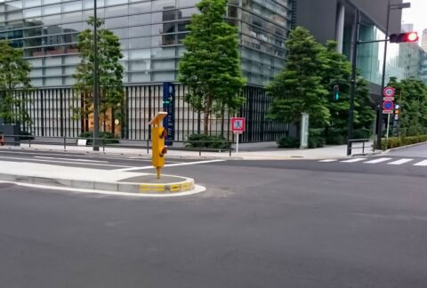 ネズミ捕り現認係が潜むのは道路脇とは限らない