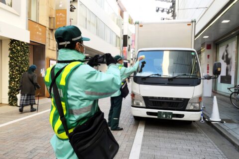 駐車監視員が商店街より大型店舗周辺を狙う理由