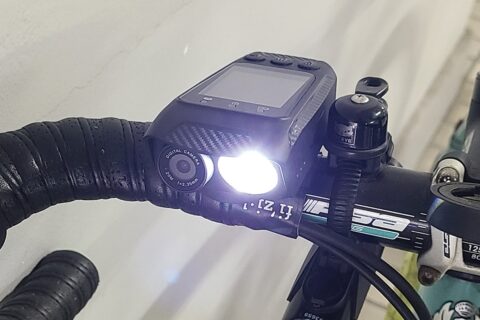 LEDライトや警音器も搭載した自転車用ドラレコ