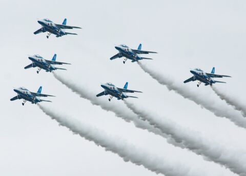 初代ブルーインパルスは現在より少ない5機編隊