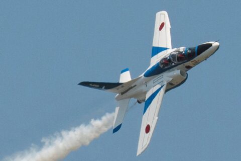 ブルーインパルスの無線から「スモーク」の指示