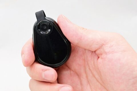 外出先で機動的に撮影「アクセサリー型カメラ」