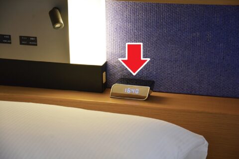 ベッド脇のセキュリティなら「置時計型カメラ」