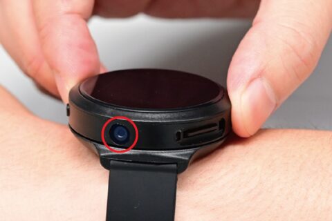 スマートウォッチ型カメラのレンズ位置はどこ?