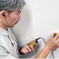 壁越しに微細な音を拾うコンクリートマイクとは