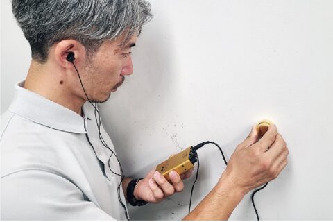 壁越しに微細な音を拾うコンクリートマイクとは