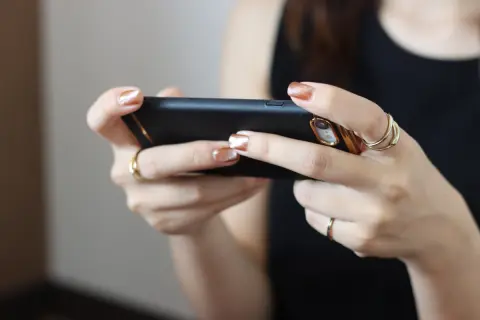 商業施設や飲食店のフリーWi-Fi速度を調査した