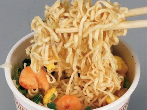カップヌードルは水30分で食べられるか検証した